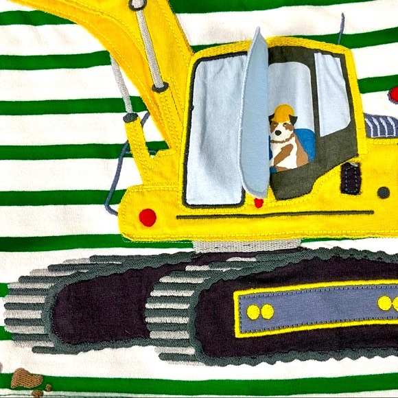New Mini Boden Shirt Boys 8-9 Y Lift the Flap Vehicle Tee Ivory Green Diggger - Picture 3 of 4